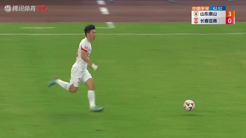 王大雷扑出亚马尔进球(王大雷扑出亚马尔进球的瞬间，一场足球界的传奇之战)