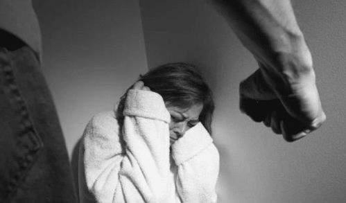 《正当防卫》中丈夫家暴被妻子7刀反杀(正当防卫，家暴下的反杀悲剧)