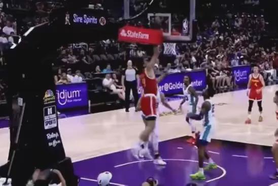 杨瀚森NBA首秀填满数据栏(杨瀚森NBA首秀，填满数据栏的璀璨新星)