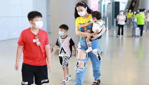 小沈阳女儿机场被偶遇 超像妈妈(小沈阳女儿机场被偶遇,长相超像妈妈,星二代的日常曝光引热议) 小沈阳女儿机场被偶遇 超像妈妈(小沈阳女儿机场被偶遇,长相超像妈妈,星二代的日常曝光引热议)