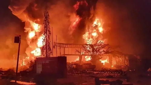 台湾超级电池工厂爆炸 浓烟冲天(台湾超级电池工厂发生爆炸事故，浓烟冲天而起)