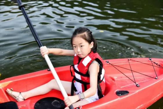 男子划船下班 25分钟车程划了3小时(男子划船下班，一场意料之外的漫长旅程)