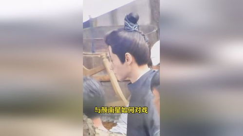 张凌赫拍戏用矿泉水湿身引争议(张凌赫拍戏用矿泉水湿身引争议，探讨影视制作中的细节与争议)