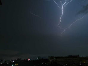 华为手机怎么拍到闪电