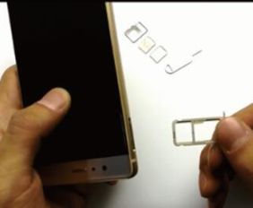 怎么取卡华为手机