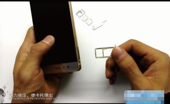 华为手机后面怎么插卡