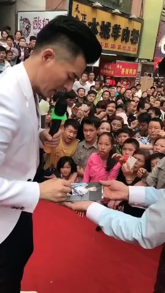 华为手机怎么桌面互动