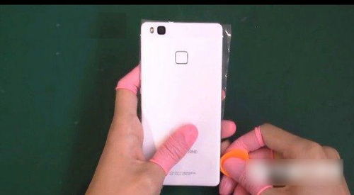 华为手机怎么挑后盖 华为手机怎么挑后盖