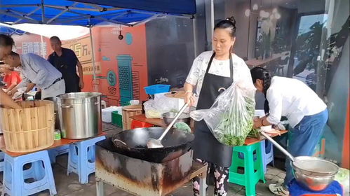 女子医院旁摆摊 盒饭从6元降到免费 女子医院旁摆摊 盒饭从6元降到免费