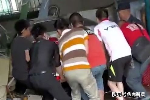 广东2人严重超载拉未成年人被刑拘 广东2人严重超载拉未成年人被刑拘