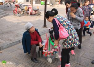 大学生返乡摆摊 陌生阿姨送来热面