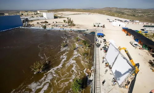 上百斤重水泥柱被巨浪拍断冲上岸
